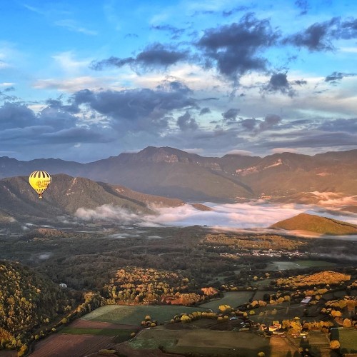 Do a balloon flight over the natural park of the Garrotxa