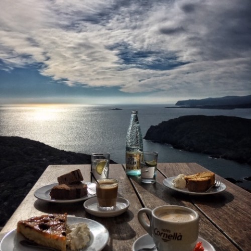 Lunchen aan de vuurtoren van Cap de Creus